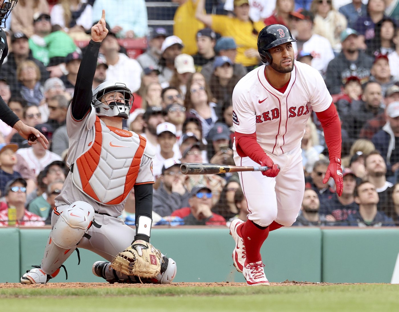 Orioles catcher Adley Rutschman leaves game vs. Red Sox after taking foul ball off mask | iNFOnews.ca