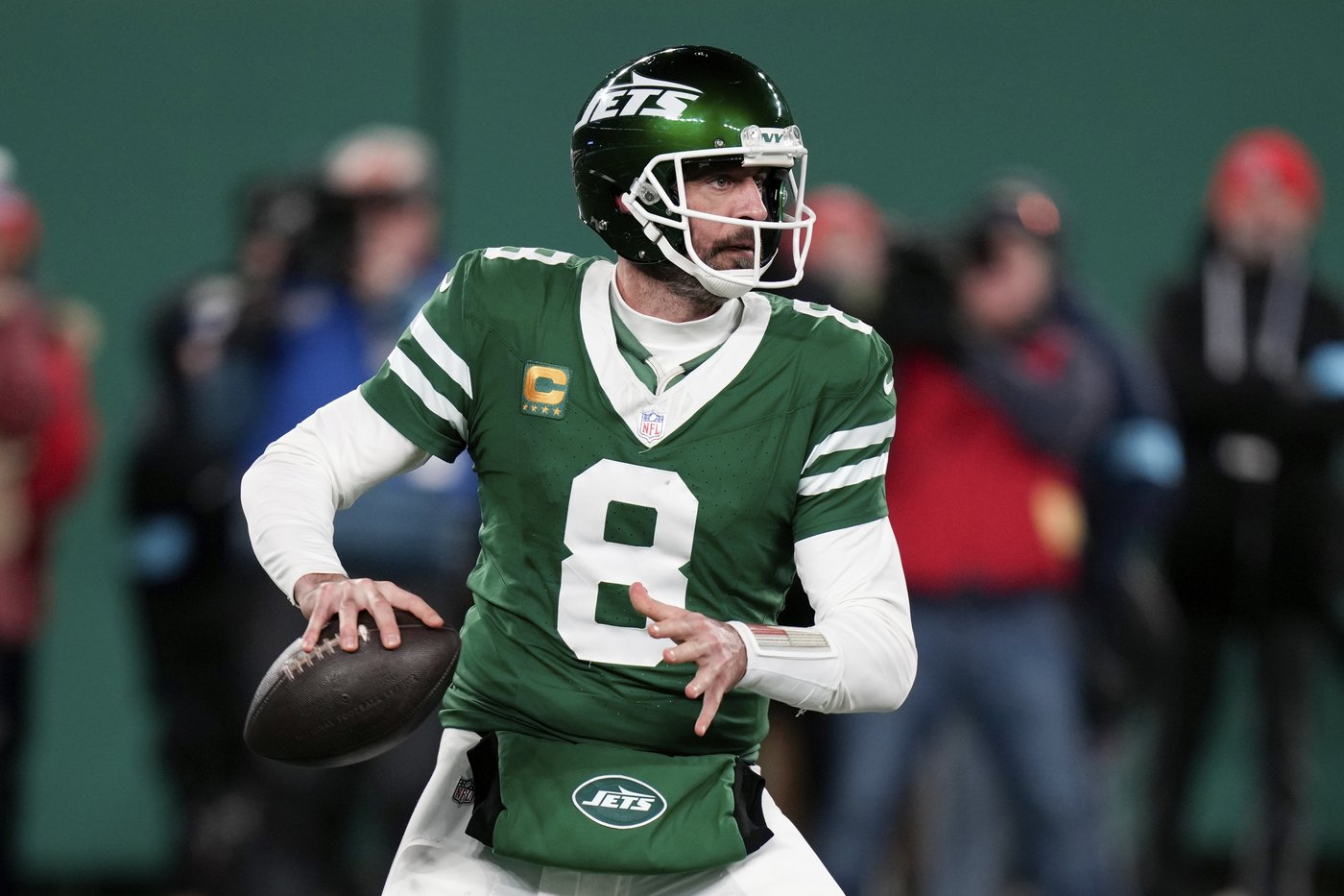 Jets' Aaron Rodgers remains undecided on playing future with his focus on the California wildfires | iNFOnews.ca