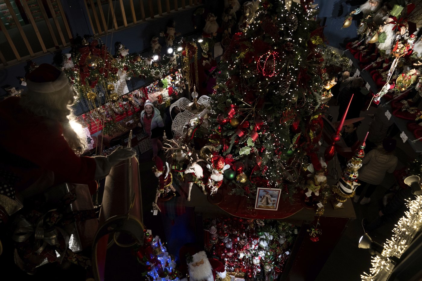 Magic and lights draw crowds to an alpine village in Washington state for Christmas | iNFOnews.ca