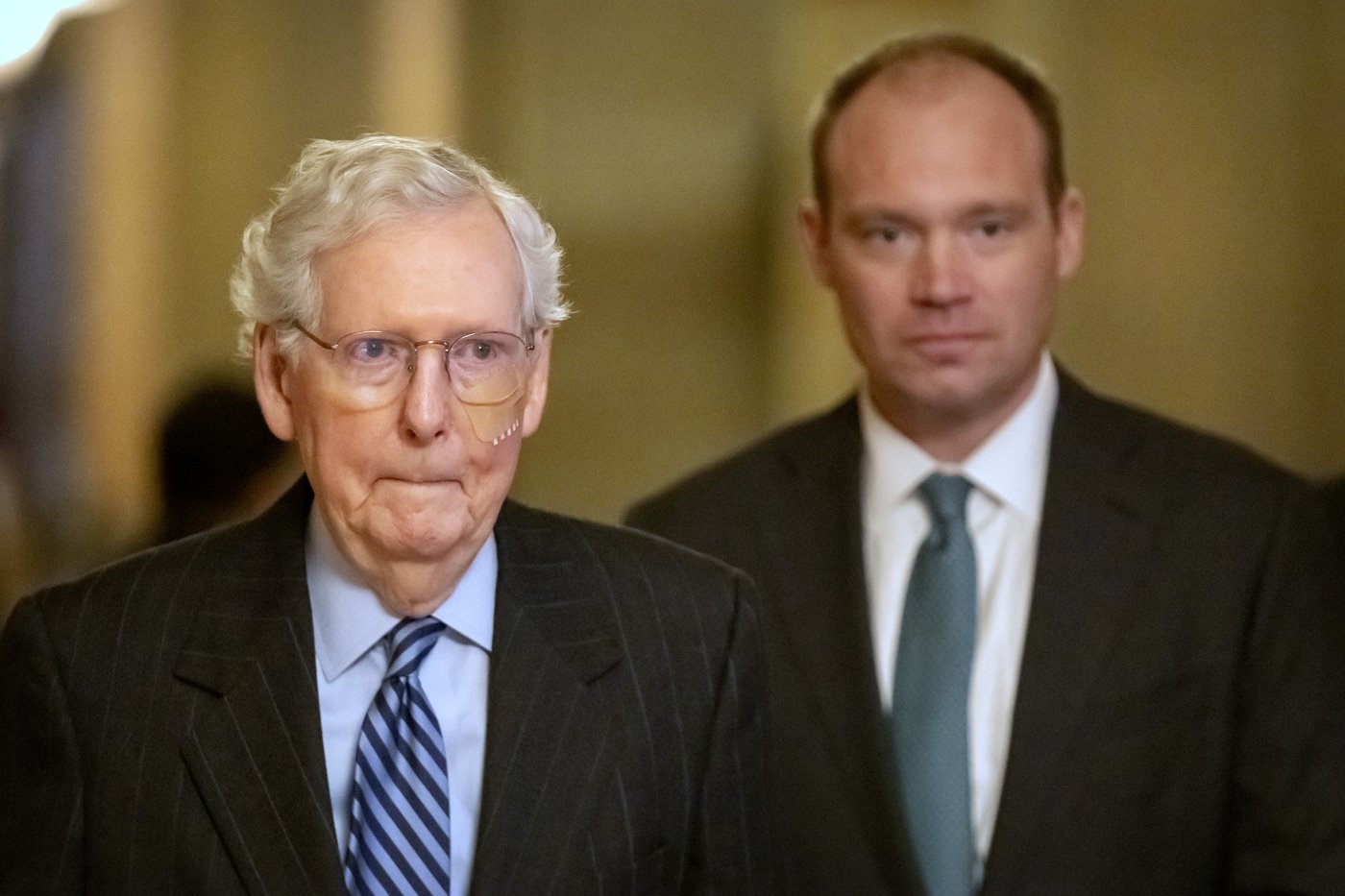 McConnell falls and sprains wrist after GOP luncheon, colleague says he is 'fine' | iNFOnews.ca McConnell falls and sprains wrist after GOP luncheon, colleague says he is 'fine' | iNFOnews.ca