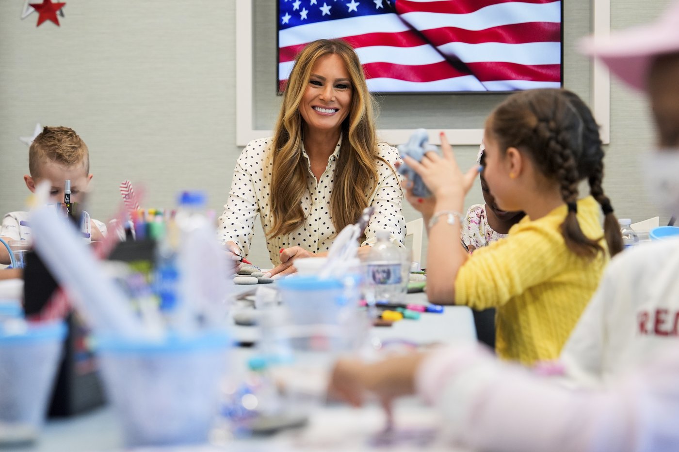 Melania Trump meets with patients, visits garden at Washington children's hospital | iNFOnews.ca Melania Trump meets with patients, visits garden at Washington children's hospital | iNFOnews.ca