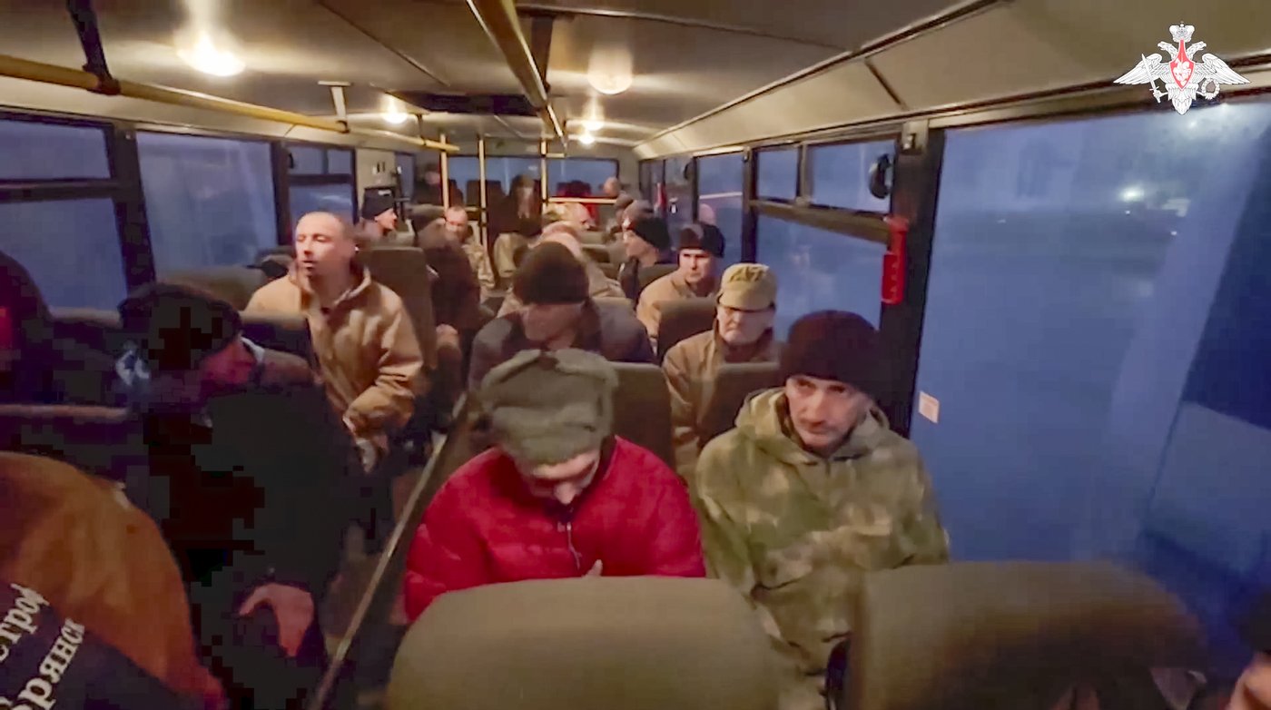 Hundreds of soldiers freed in the latest prisoner exchange between Russia and Ukraine | iNFOnews.ca Hundreds of soldiers freed in the latest prisoner exchange between Russia and Ukraine | iNFOnews.ca