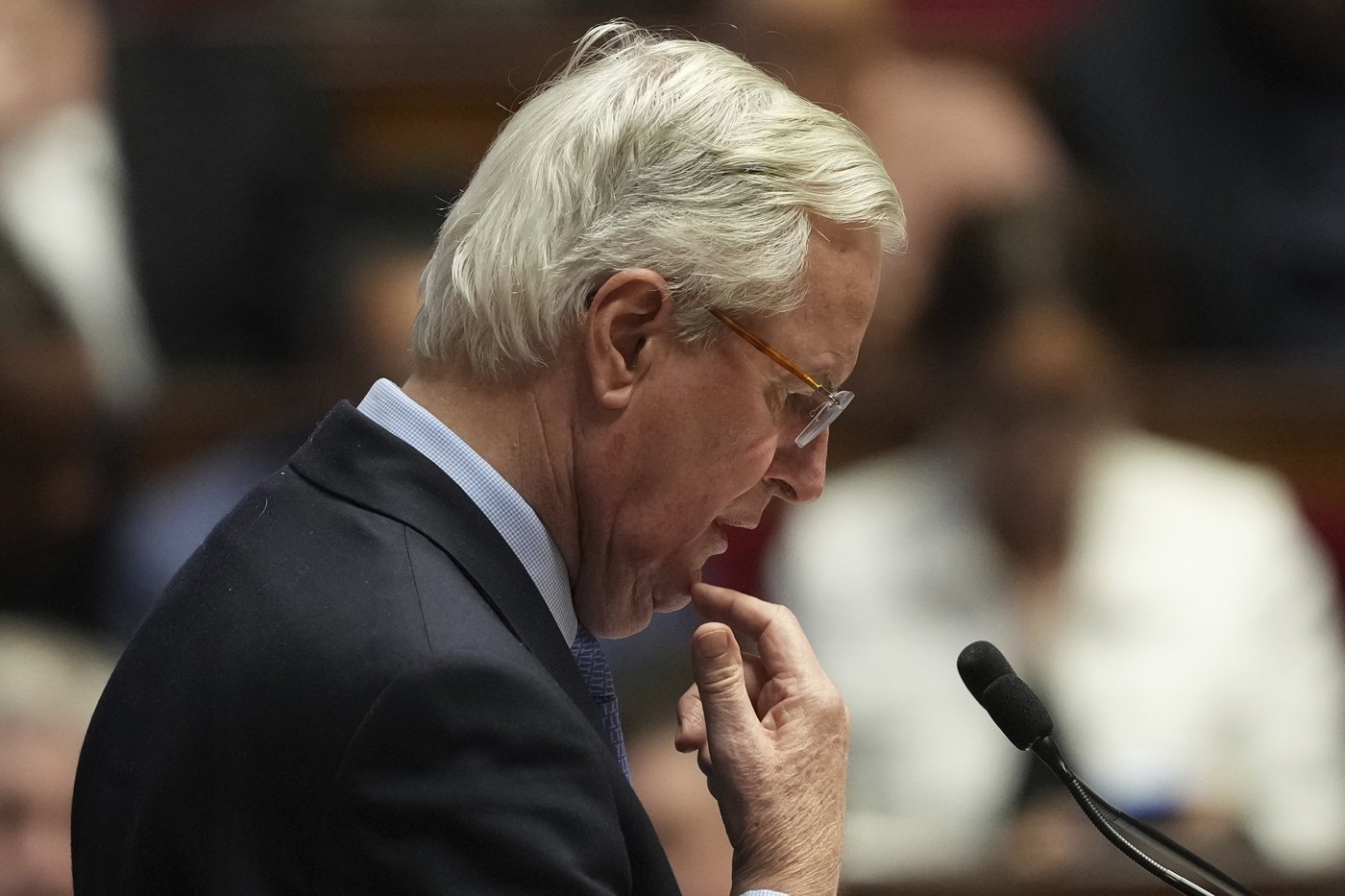 French lawmakers vote to oust prime minister in the first successful no-confidence vote since 1962 | iNFOnews.ca