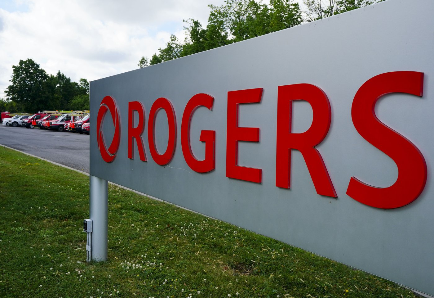 Rogers navigating federal immigration policies, tariff threat as profits rise | iNFOnews.ca