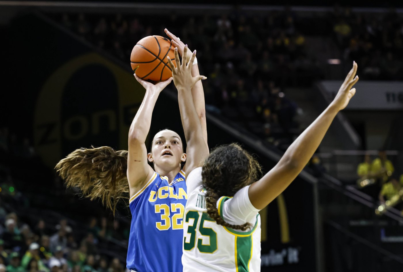 Londynn Jones scores a season-high 21 points to lead No. 1 UCLA over Oregon 62-52 | iNFOnews.ca Londynn Jones scores a season-high 21 points to lead No. 1 UCLA over Oregon 62-52 | iNFOnews.ca