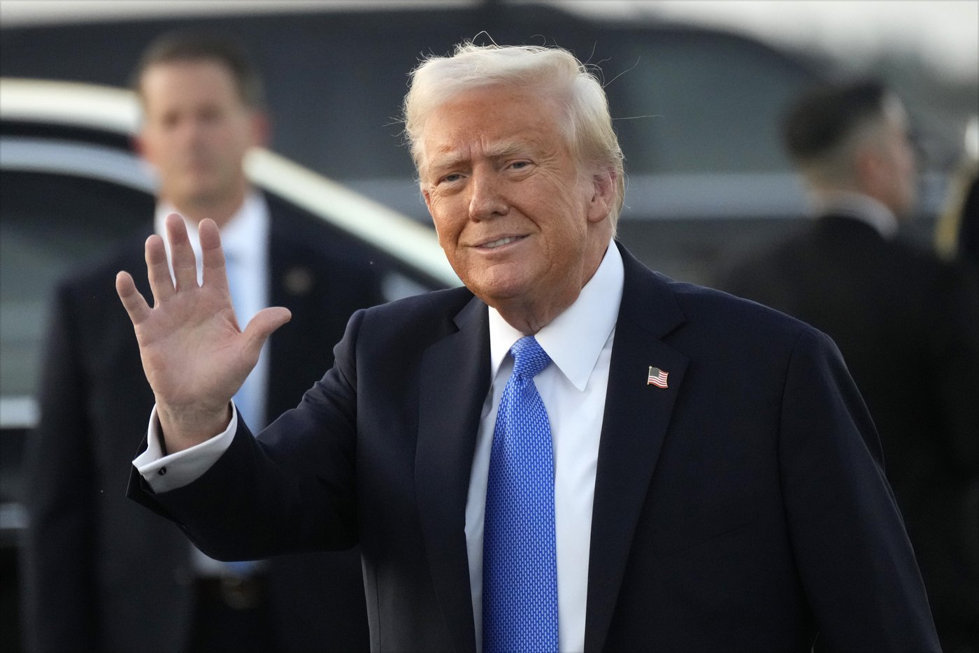 Trump says he's firing Kennedy Center board of trustees members and naming himself chairman | iNFOnews.ca