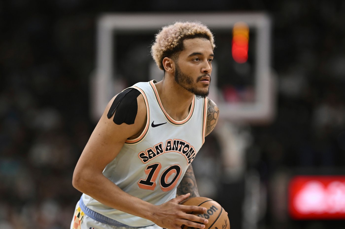 Spurs forward Jeremy Sochan to miss season opener against Mavericks with sprained left wrist | iNFOnews.ca Spurs forward Jeremy Sochan to miss season opener against Mavericks with sprained left wrist | iNFOnews.ca