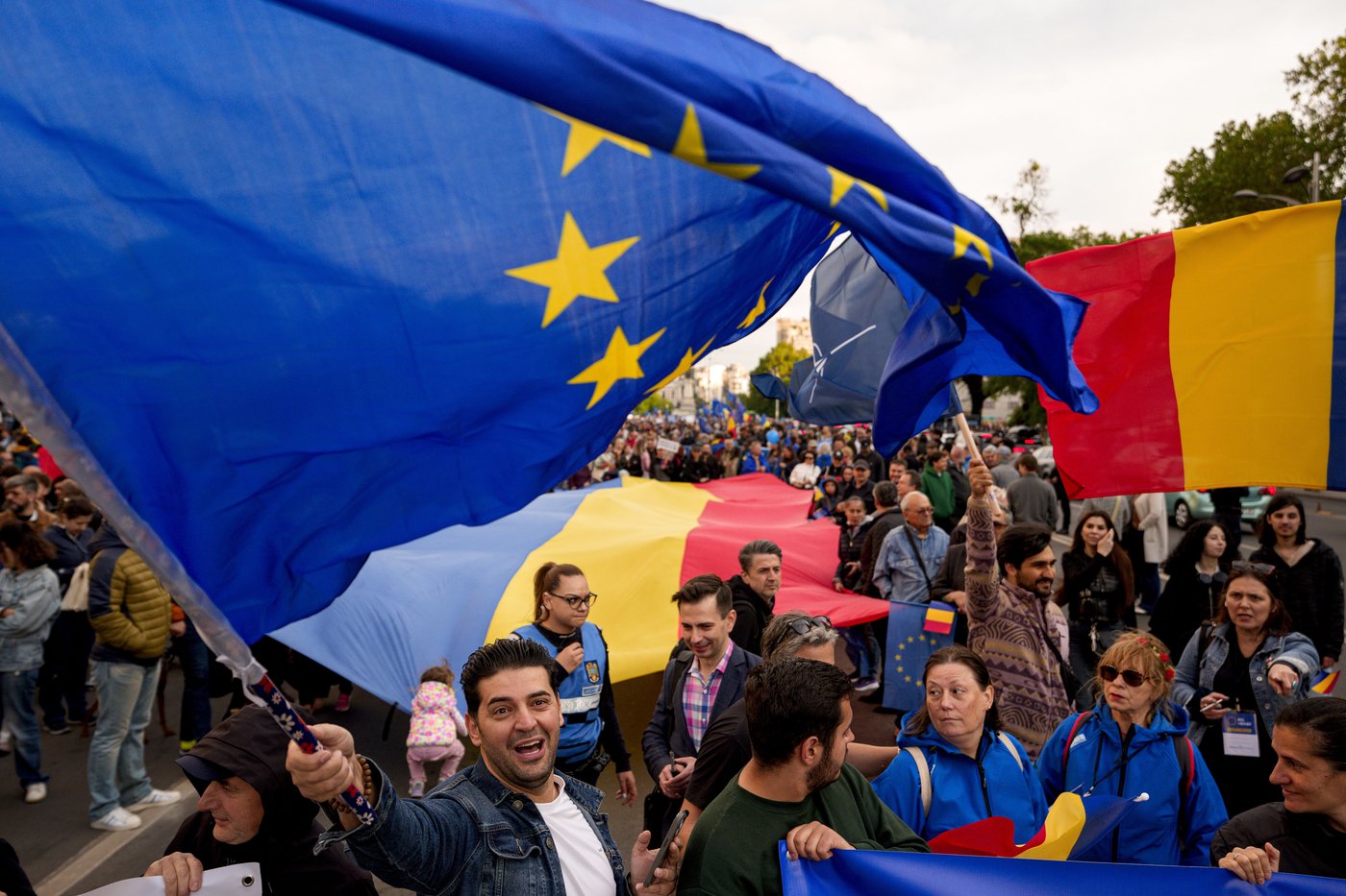 PHOTO COLLECTION: Romania Election Pro-EU Rally | iNFOnews.ca PHOTO COLLECTION: Romania Election Pro-EU Rally | iNFOnews.ca
