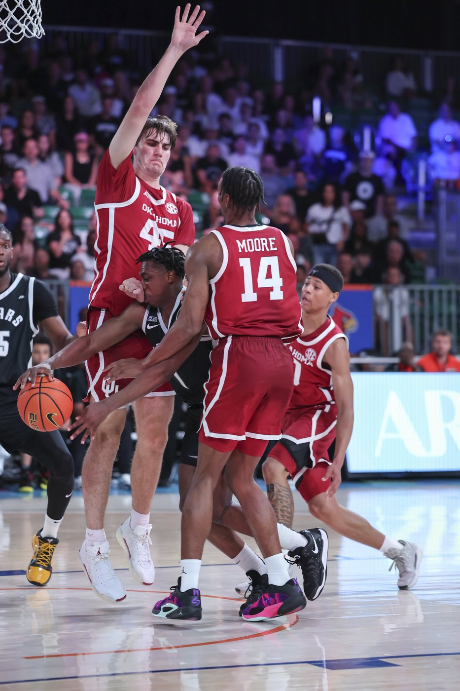 Oklahoma hangs on to beat Providence 79-77 in wild finish at Battle 4 Atlantis | iNFOnews.ca Oklahoma hangs on to beat Providence 79-77 in wild finish at Battle 4 Atlantis | iNFOnews.ca