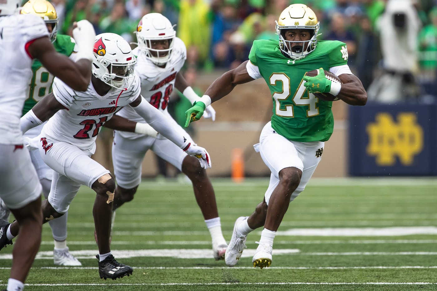 No. 16 Notre Dame holds off No. 15 Louisville comeback for 31-24 victory | iNFOnews.ca No. 16 Notre Dame holds off No. 15 Louisville comeback for 31-24 victory | iNFOnews.ca