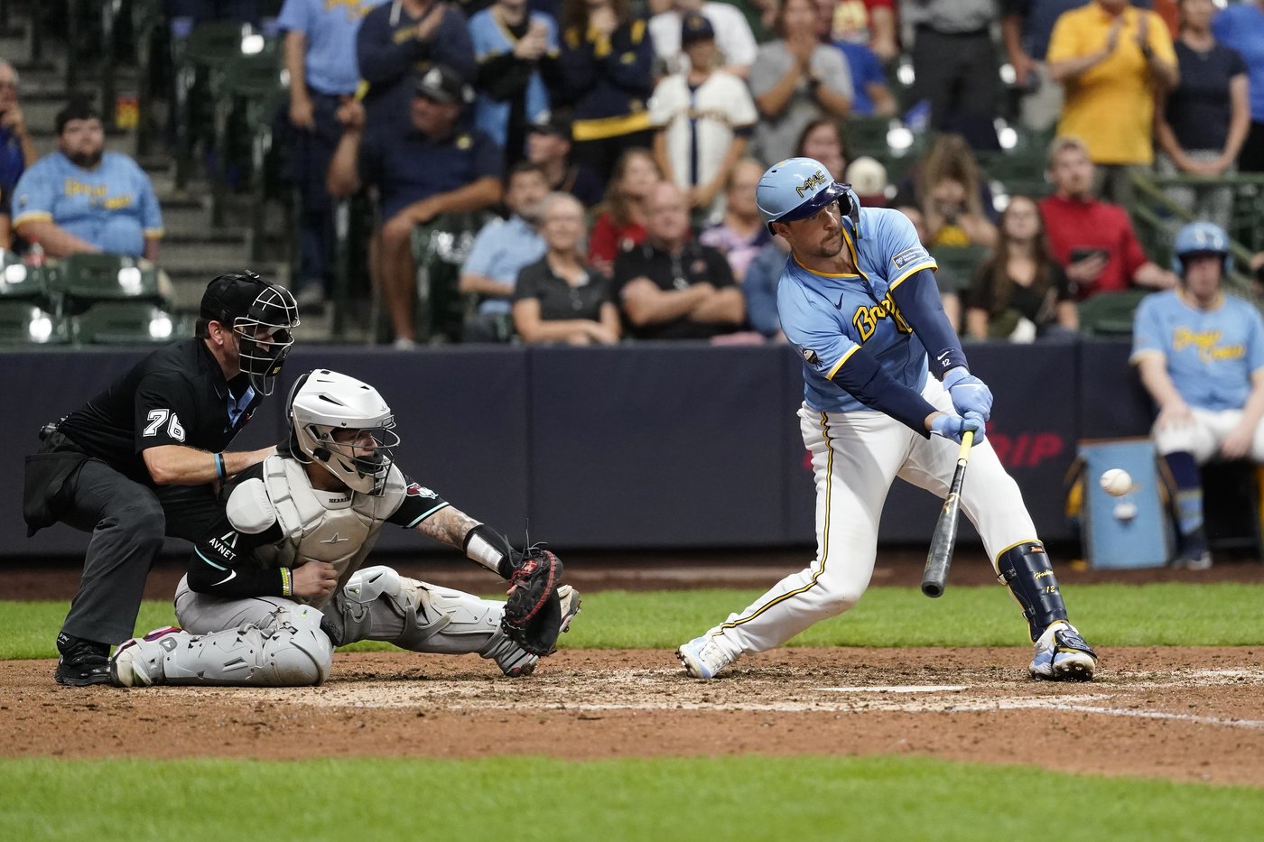 NL Central champion Brewers overcome 8-run deficit and beat Diamondbacks 10-9 | iNFOnews.ca NL Central champion Brewers overcome 8-run deficit and beat Diamondbacks 10-9 | iNFOnews.ca