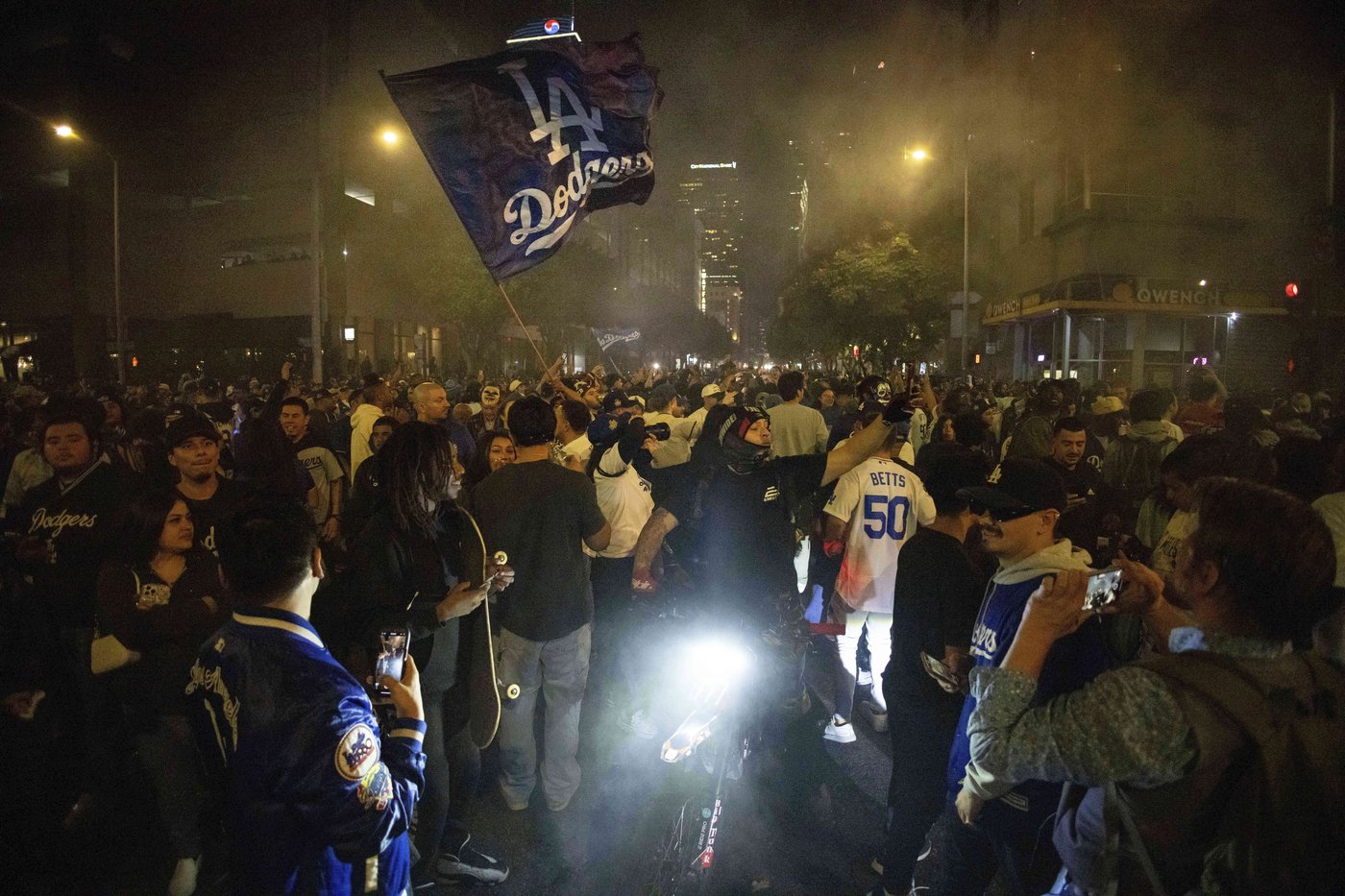 Los Angeles sees city bus burned, store thefts and rowdy crowds after Dodgers win World Series | iNFOnews.ca