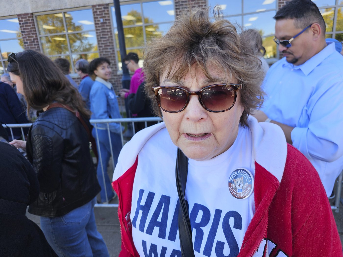 Harris campaign features less talk of joy and more head-on digs at Trump as Election Day nears | iNFOnews.ca