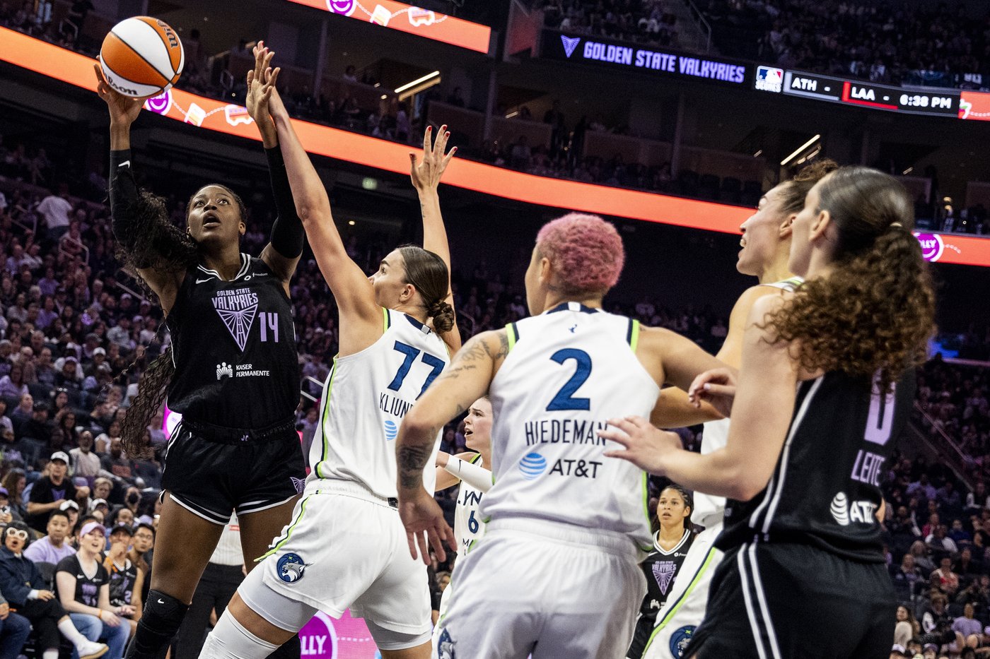 Hiedeman scores 24, Collier 20 as Lynx hold off Valkyries | iNFOnews.ca Hiedeman scores 24, Collier 20 as Lynx hold off Valkyries | iNFOnews.ca