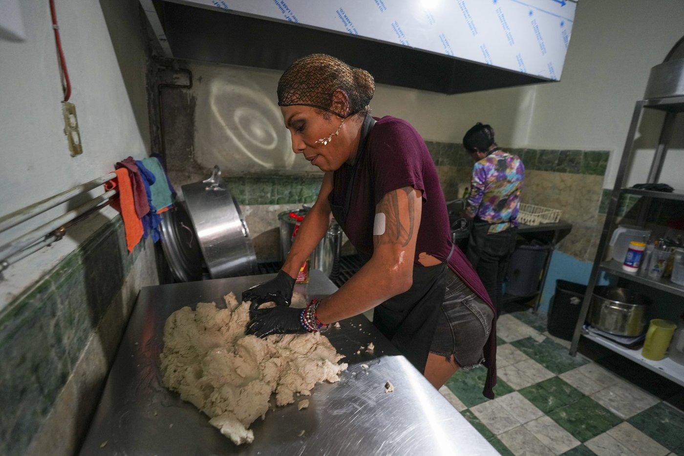A kitchen staffed by trans women is a refuge for Mexico City’s LGBTQ+ community | iNFOnews.ca A kitchen staffed by trans women is a refuge for Mexico City’s LGBTQ+ community | iNFOnews.ca