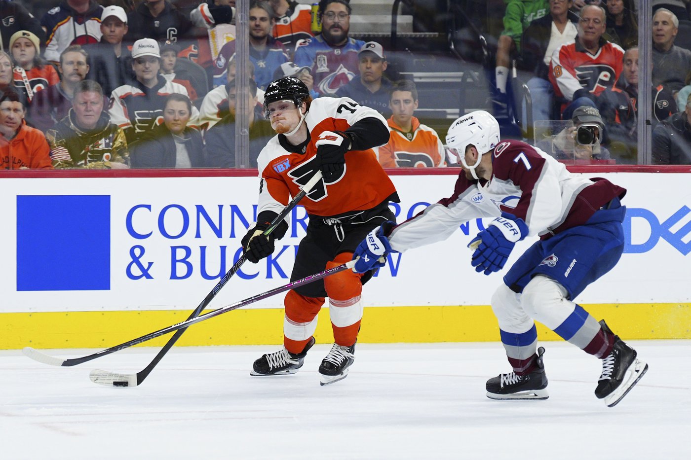 Makar scores 2 goals to lift Colorado past Flyers 3-2 in game marred by injured referee | iNFOnews.ca Makar scores 2 goals to lift Colorado past Flyers 3-2 in game marred by injured referee | iNFOnews.ca