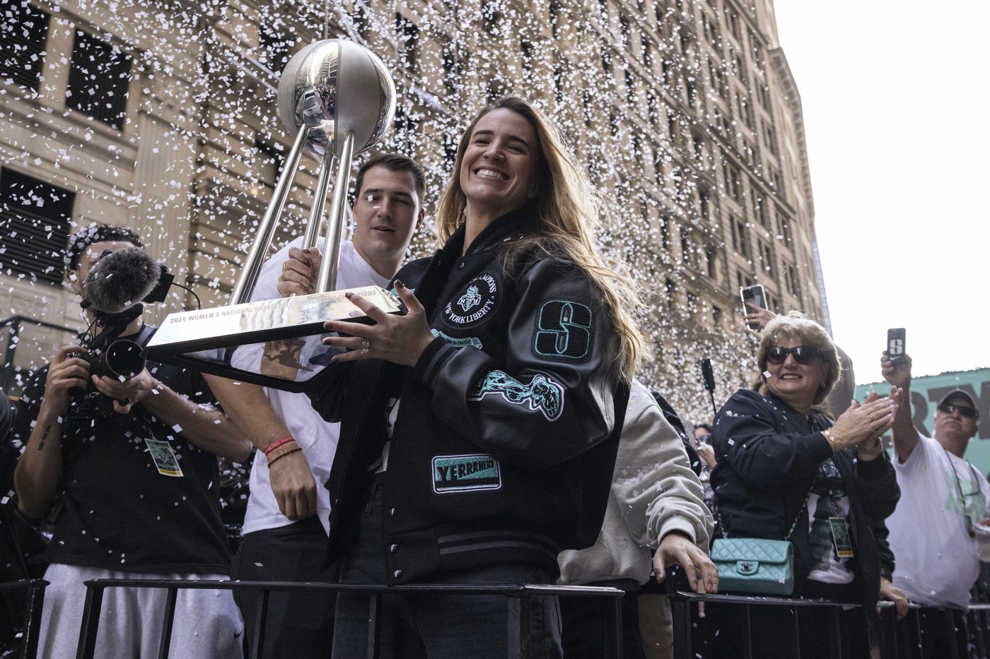 New York Liberty basketball team honored with ticker-tape parade in Canyon of Heroes | iNFOnews.ca