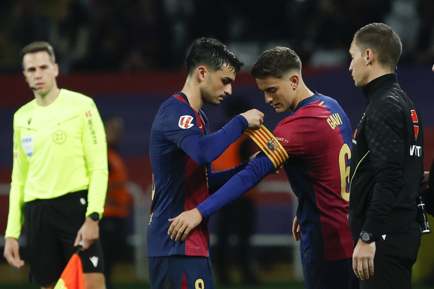 Lewandowski extends scoring streak as Barcelona routs Sevilla ahead of 'clasico' against Real Madrid | iNFOnews.ca Lewandowski extends scoring streak as Barcelona routs Sevilla ahead of 'clasico' against Real Madrid | iNFOnews.ca