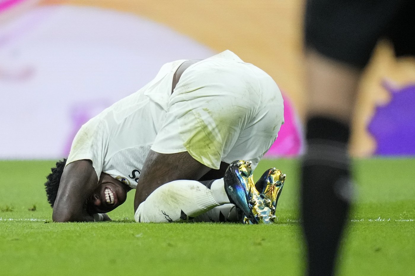 Real Madrid extends Carvajal's contract after tests show knee-ligament injury. Vinicius also hurt | iNFOnews.ca Real Madrid extends Carvajal's contract after tests show knee-ligament injury. Vinicius also hurt | iNFOnews.ca