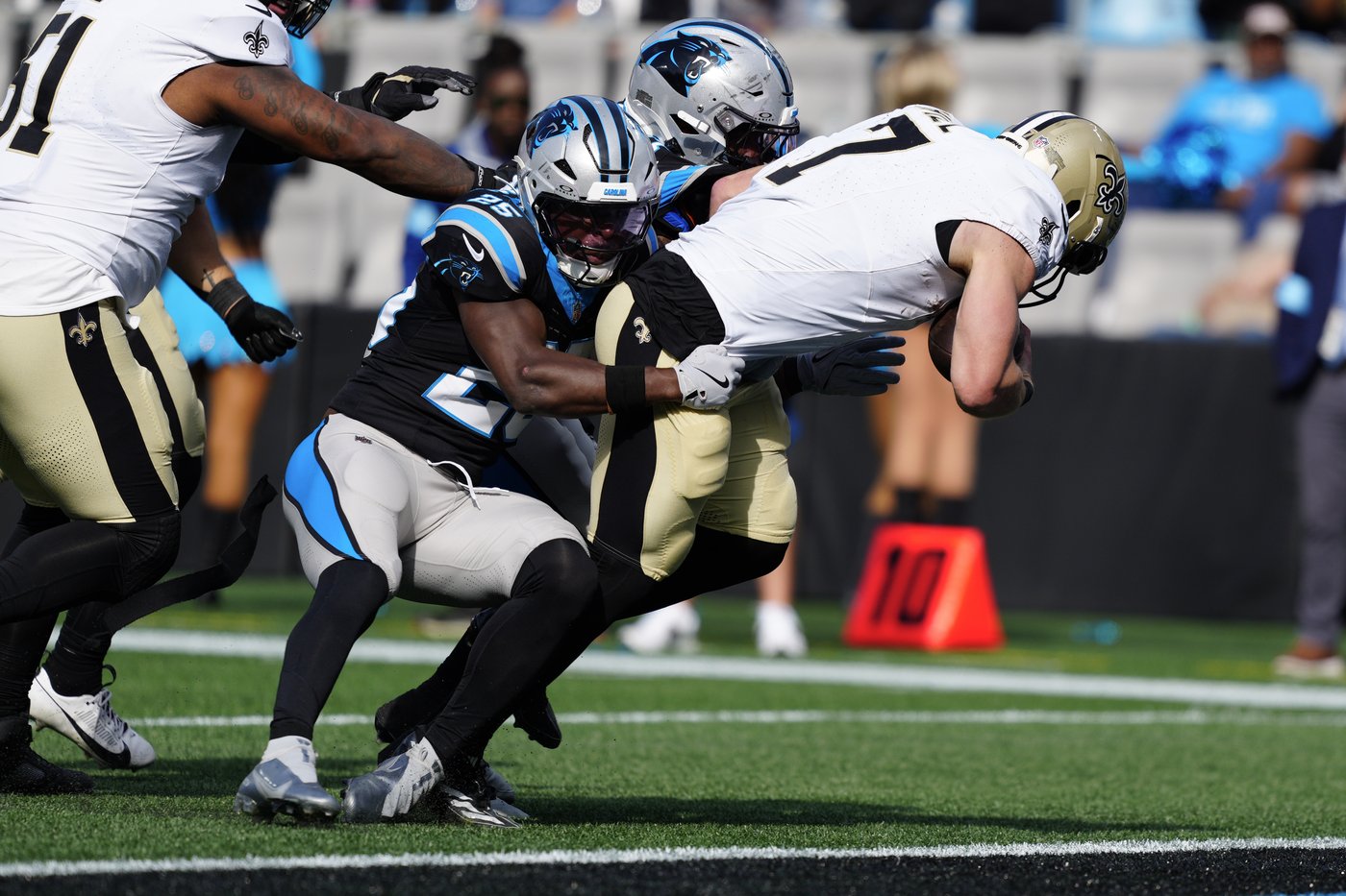 Chuba Hubbard runs for 2 TDs, Young leads winning drive as Panthers beat Saints 23-22 | iNFOnews.ca Chuba Hubbard runs for 2 TDs, Young leads winning drive as Panthers beat Saints 23-22 | iNFOnews.ca