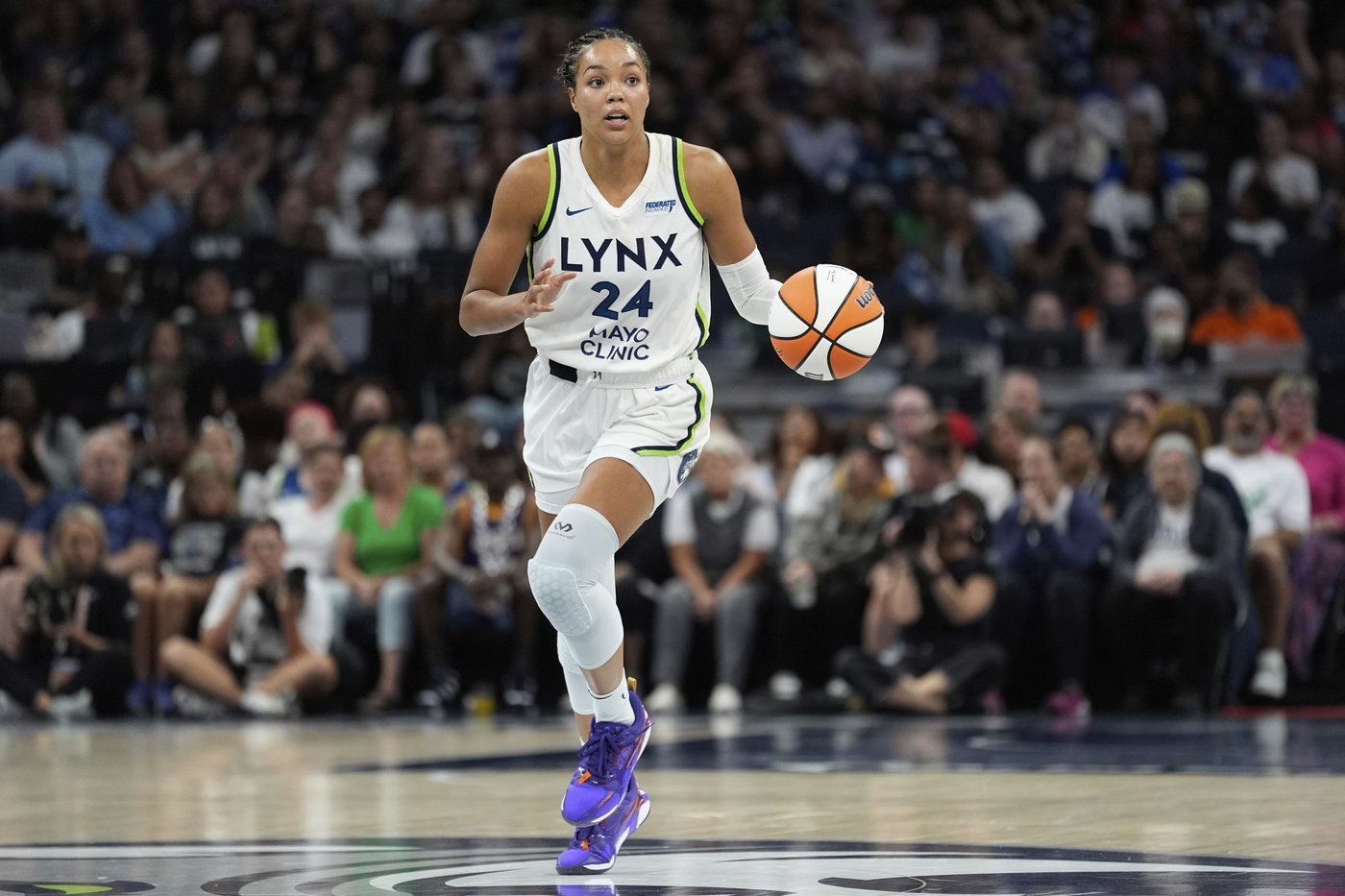 Napheesa Collier and Courtney Williams lead the way as Lynx rout Aces for 14th straight home win | iNFOnews.ca