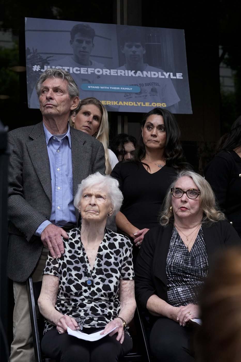 Family of Erik and Lyle Menendez call for their release and say they're victims who were vilified | iNFOnews.ca