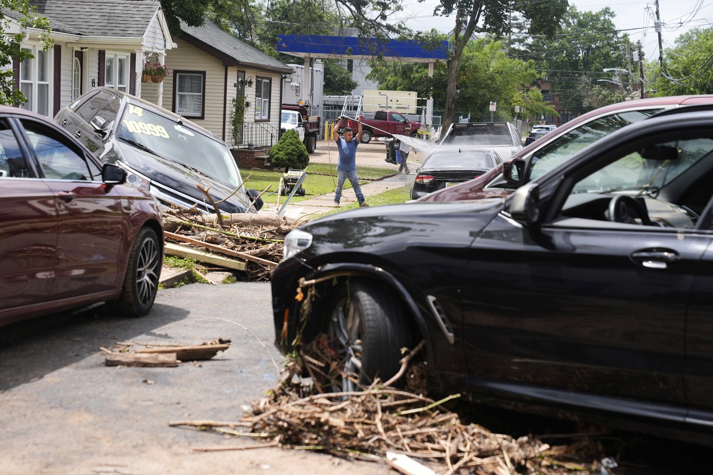 2 dead in New Jersey after floodwaters carry away vehicle during heavy rains that hit Northeast | iNFOnews.ca 2 dead in New Jersey after floodwaters carry away vehicle during heavy rains that hit Northeast | iNFOnews.ca