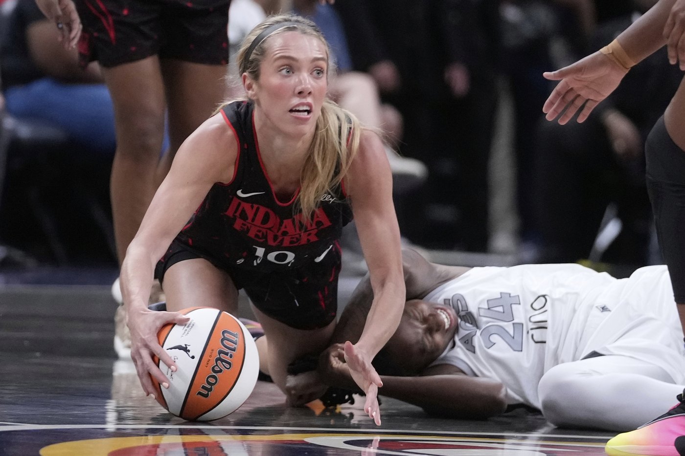Kelsey Mitchell scores 21 points and Fever beat Aces 80-70 without Caitlin Clark | iNFOnews.ca