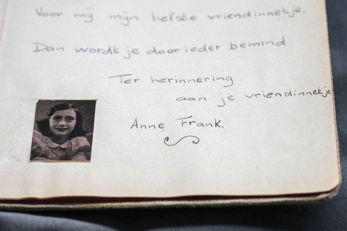 A full-scale replica of Anne Frank's hidden annex is heading to New York for an exhibition | iNFOnews.ca A full-scale replica of Anne Frank's hidden annex is heading to New York for an exhibition | iNFOnews.ca