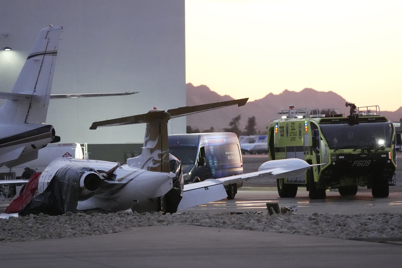 Private jets collide at Scottsdale Airport in Arizona, killing 1 person, authorities say | iNFOnews.ca Private jets collide at Scottsdale Airport in Arizona, killing 1 person, authorities say | iNFOnews.ca