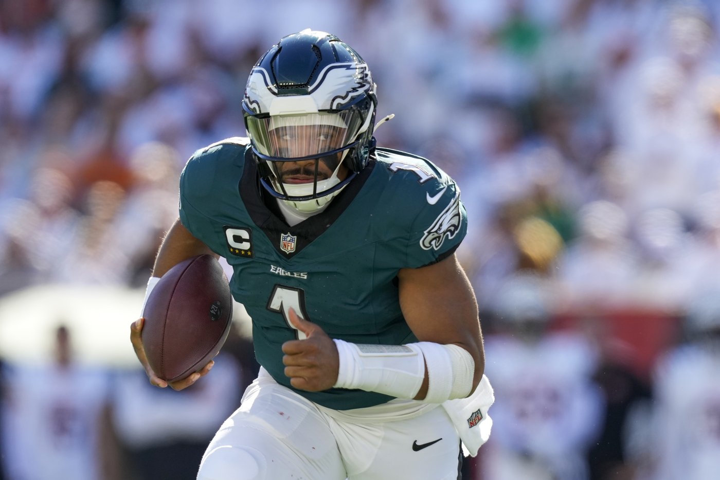 Eagles QB Hurts' mismatched cleats and stout performance puts Bengals in knots | iNFOnews.ca Eagles QB Hurts' mismatched cleats and stout performance puts Bengals in knots | iNFOnews.ca