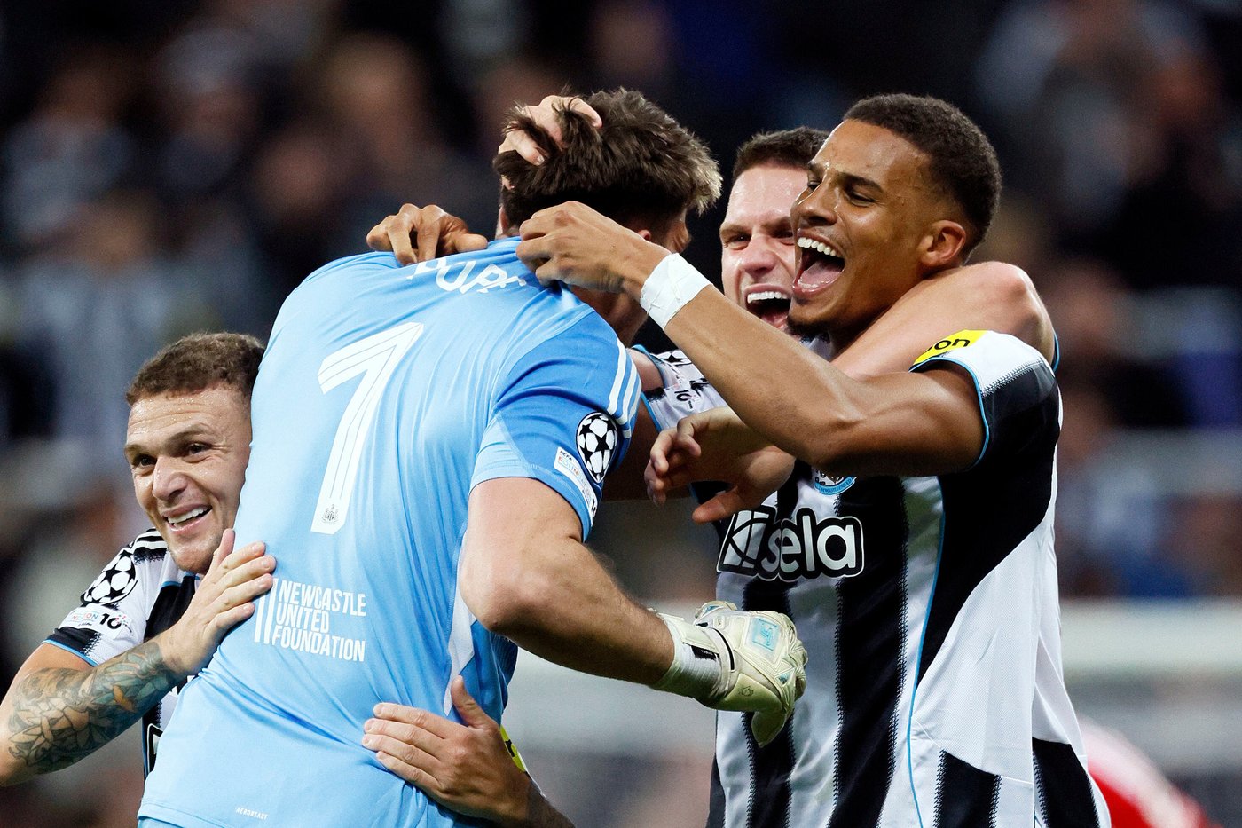 Newcastle goalkeeper Pope picks up unlikely assist with throw over halfway line | iNFOnews.ca