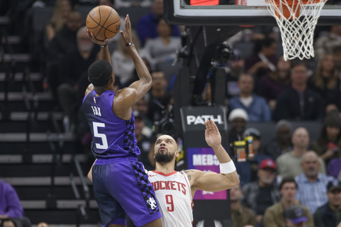 The Kings make 15 straight shots to beat the Rockets 120-111 | iNFOnews.ca