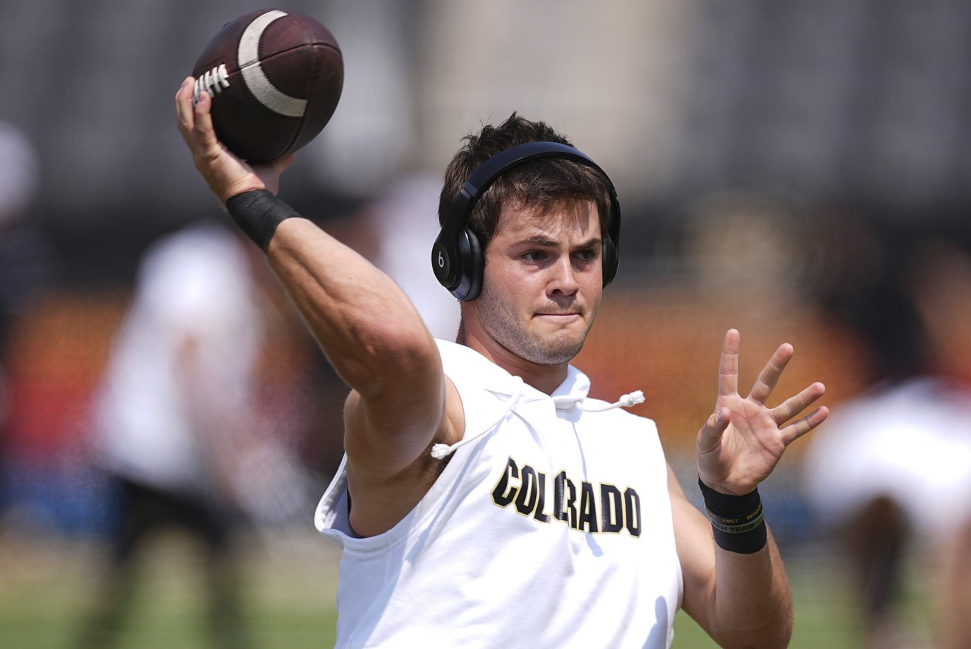 Third-stringer Ryan Staub's performance creates QB dilemma for Deion Sanders and Colorado | iNFOnews.ca