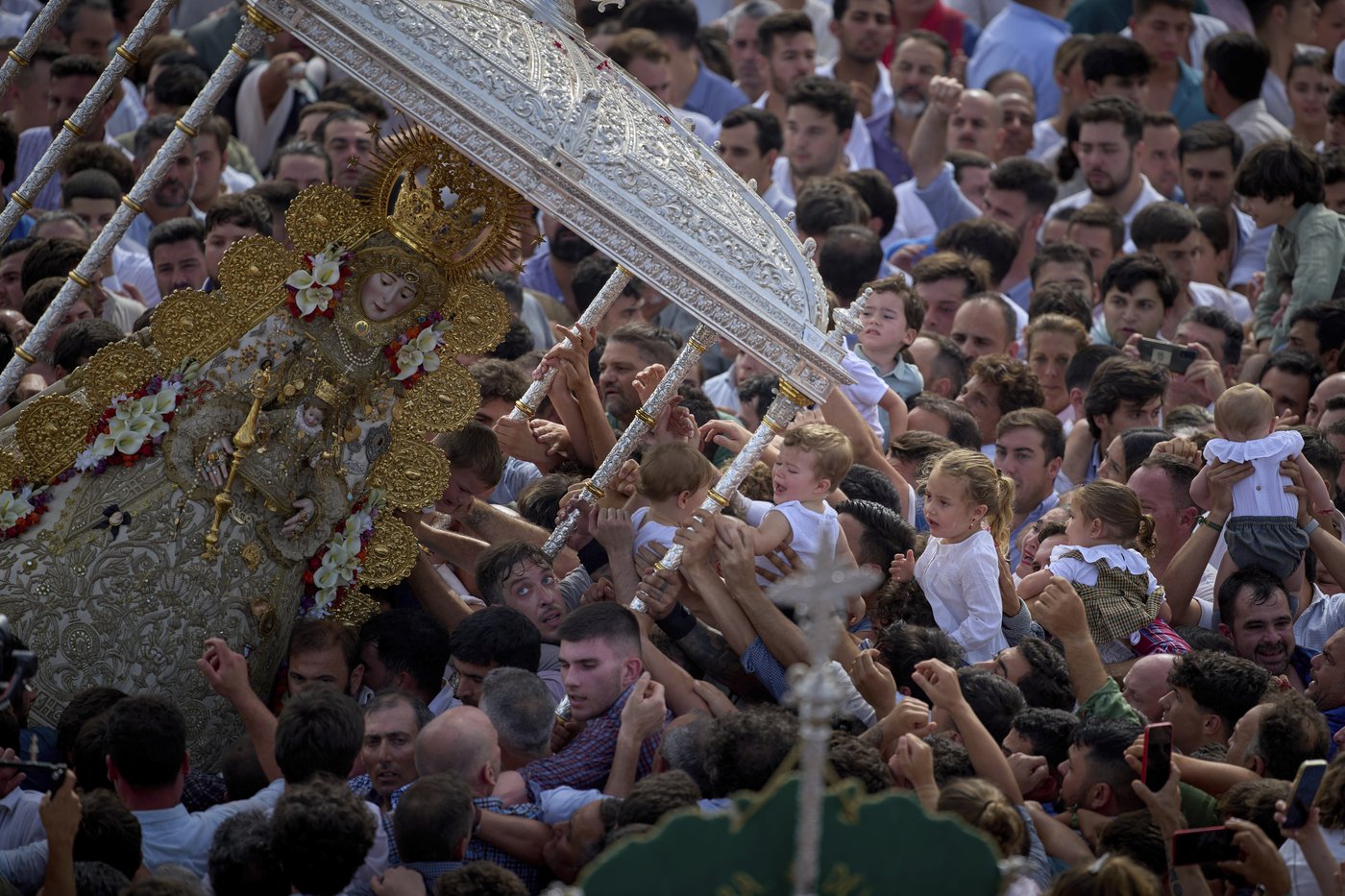 Sweat, tears, devotion: Pilgrims cross the wilderness to honor the Rocío Virgin in Spain | iNFOnews.ca Sweat, tears, devotion: Pilgrims cross the wilderness to honor the Rocío Virgin in Spain | iNFOnews.ca