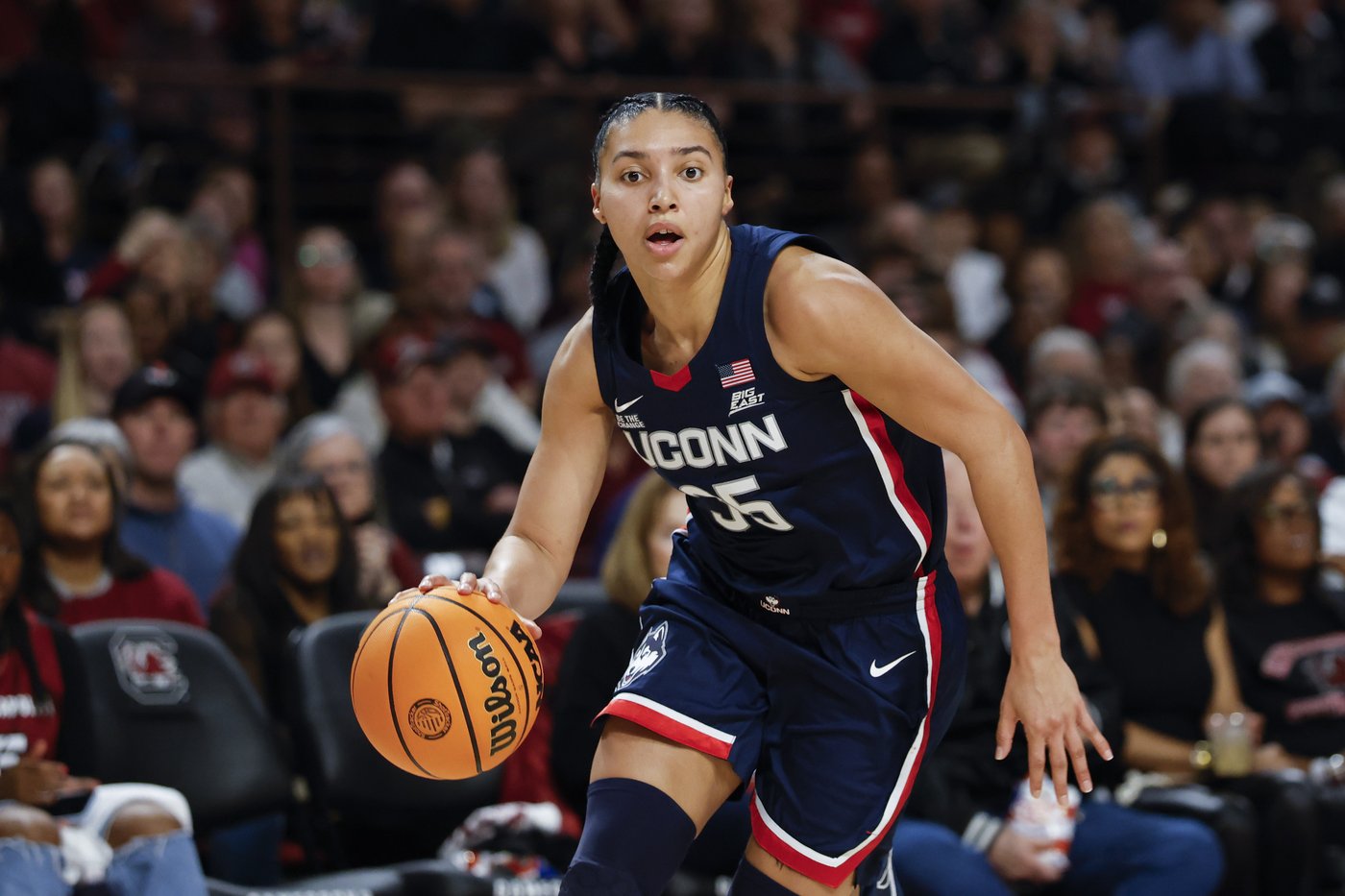 No. 7 UConn snaps fourth-ranked South Carolina's 71-game home winning streak | iNFOnews.ca