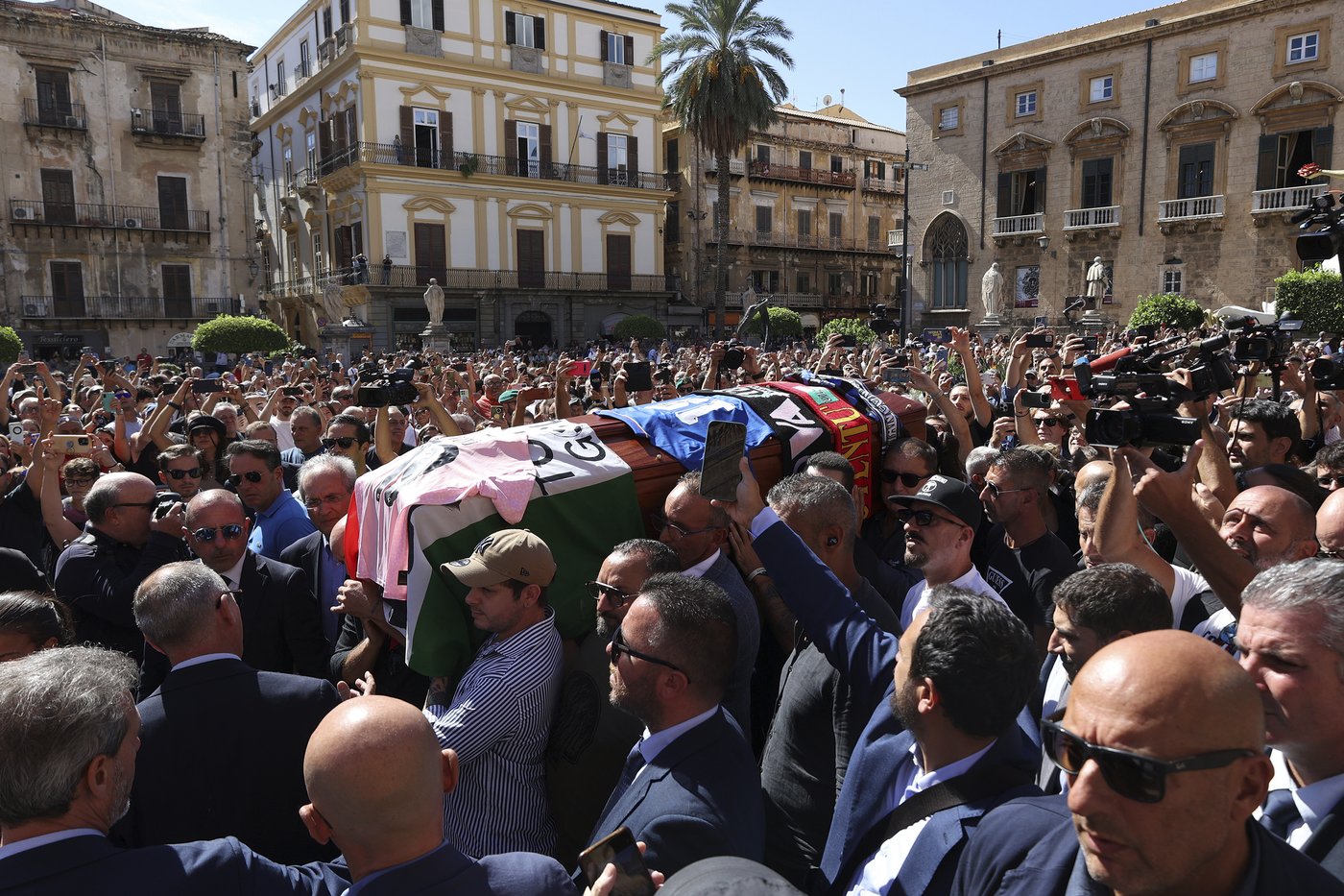 Thousands turn up at funeral of Italian World Cup hero Salvatore “Totò” Schillaci | iNFOnews.ca Thousands turn up at funeral of Italian World Cup hero Salvatore “Totò” Schillaci | iNFOnews.ca