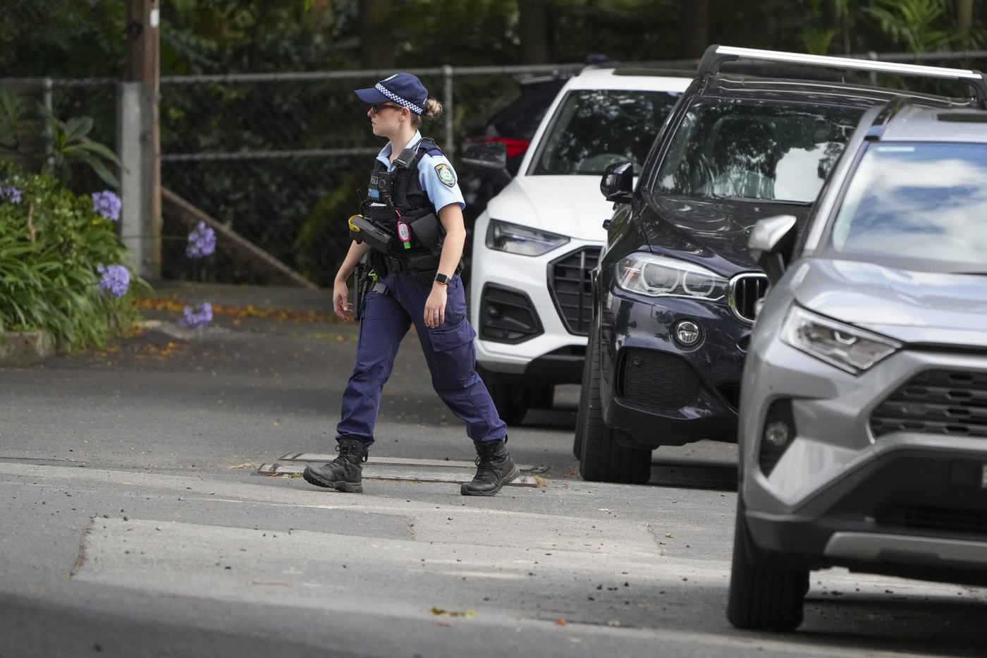 Vandals burn a car and spray graffiti in latest antisemitic attack in Sydney | iNFOnews.ca