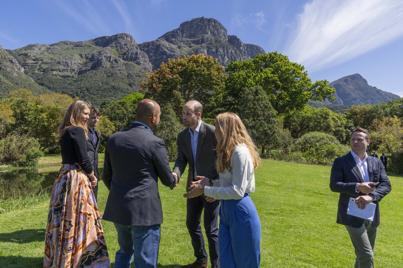 Prince William, in biodegradable sneakers, attends his Earthshot environment awards in South Africa | iNFOnews.ca Prince William, in biodegradable sneakers, attends his Earthshot environment awards in South Africa | iNFOnews.ca