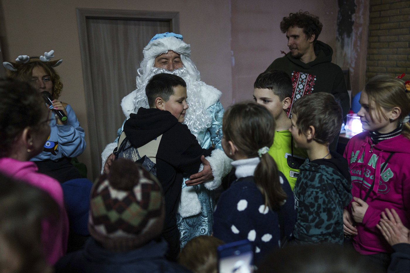 'Reindeer' volunteers bring holiday magic to Ukrainian children living on the frontlines | iNFOnews.ca 'Reindeer' volunteers bring holiday magic to Ukrainian children living on the frontlines | iNFOnews.ca