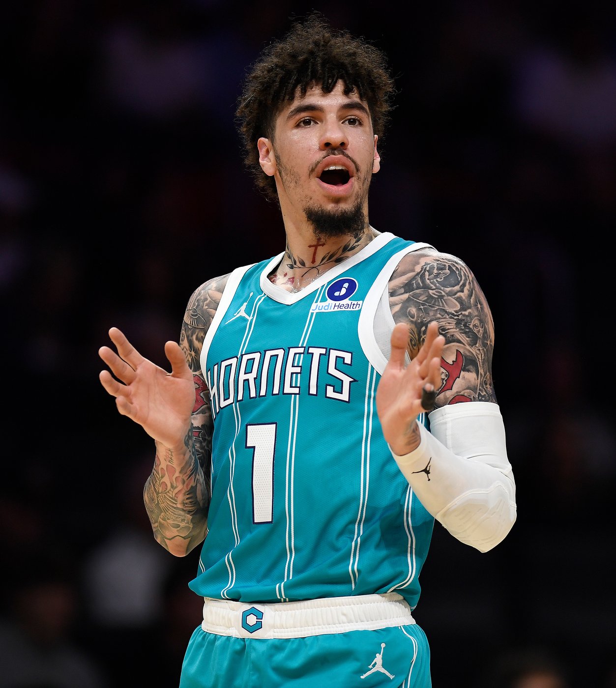 Hornets guard LaMelo Ball fined $35,000 by NBA for making obscene gesture during game | iNFOnews.ca Hornets guard LaMelo Ball fined $35,000 by NBA for making obscene gesture during game | iNFOnews.ca