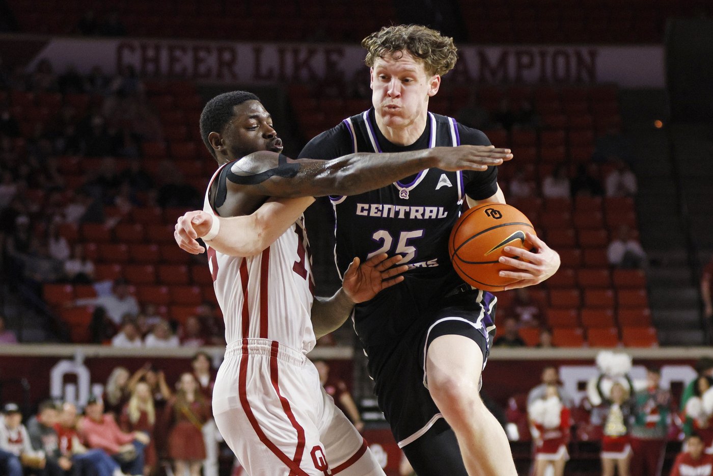 Duke Miles scores a season-high 29 points and No. 14 Oklahoma beats Central Arkansas 89-66 | iNFOnews.ca