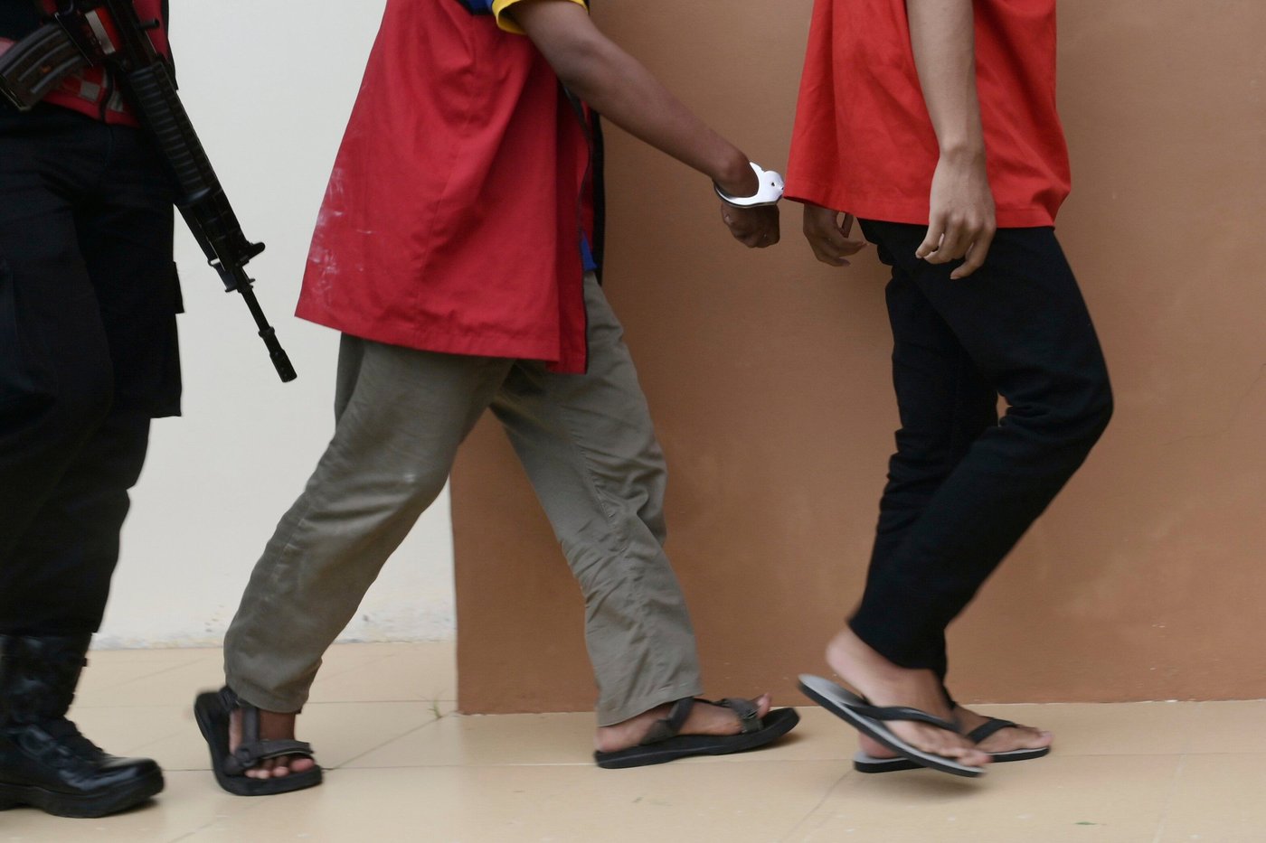 Islamic court in Indonesia sentences 2 men to public caning over sexual acts: kissing and hugging | iNFOnews.ca Islamic court in Indonesia sentences 2 men to public caning over sexual acts: kissing and hugging | iNFOnews.ca