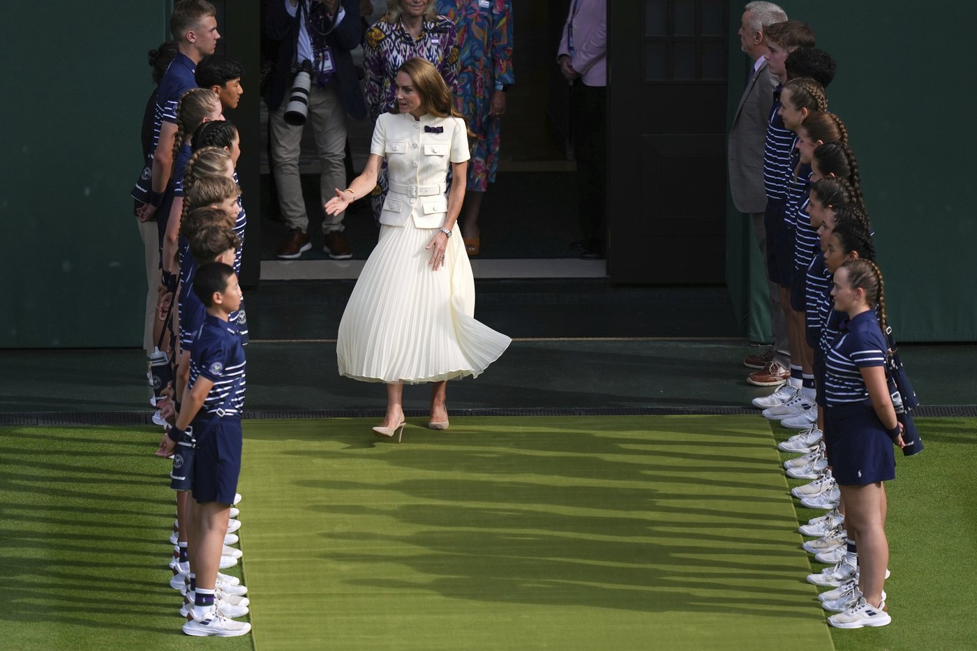 Kate, Princess of Wales, presents Wimbledon winner's trophy to Swiatek, consoling words to Anisimova | iNFOnews.ca Kate, Princess of Wales, presents Wimbledon winner's trophy to Swiatek, consoling words to Anisimova | iNFOnews.ca
