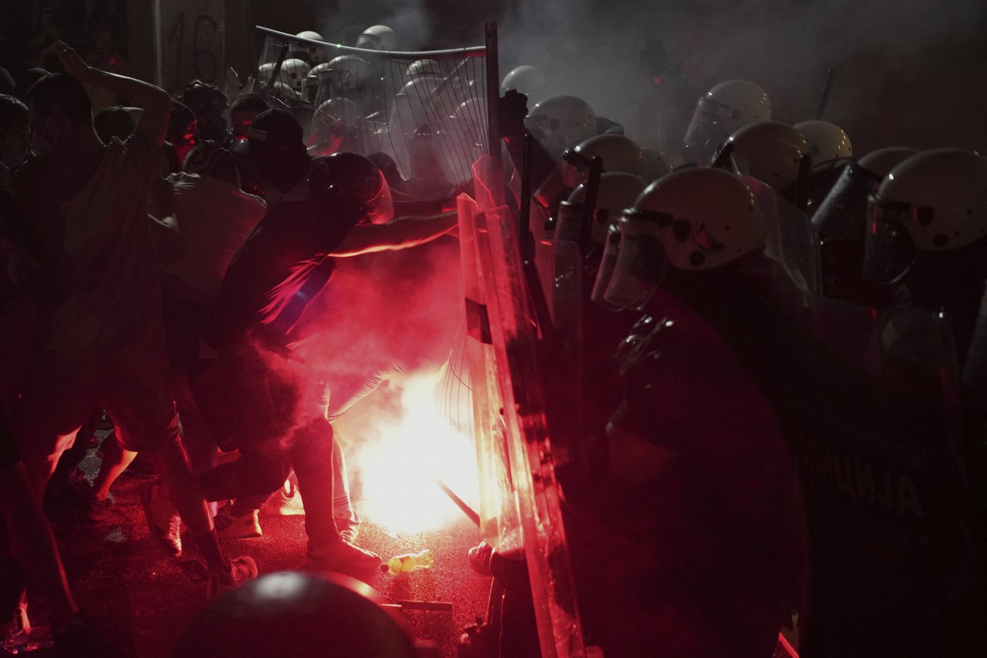 Tear gas fired at thousands of protesters in Serbia demanding free elections and justice | iNFOnews.ca Tear gas fired at thousands of protesters in Serbia demanding free elections and justice | iNFOnews.ca