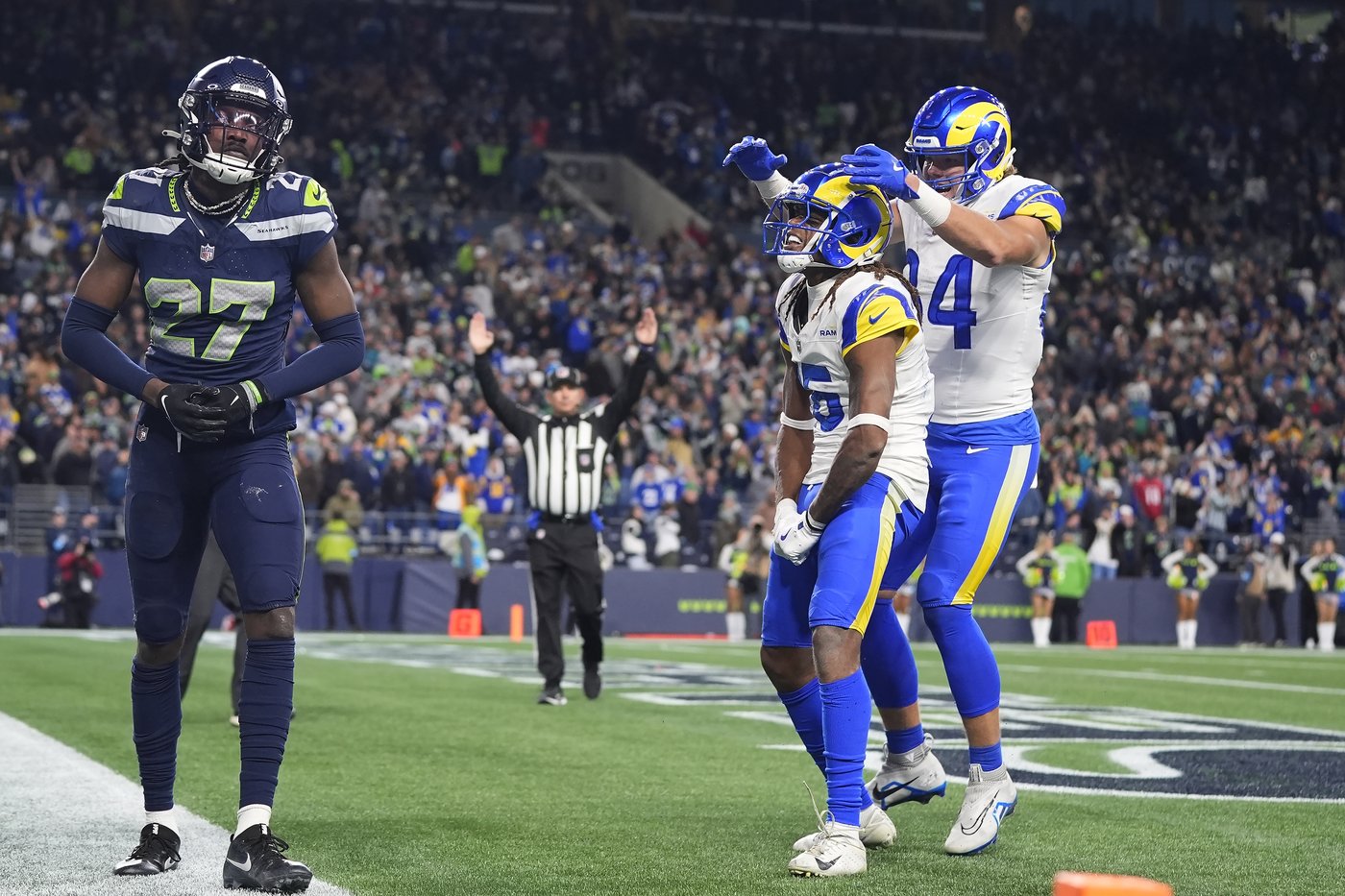 Demarcus Robinson's one-handed catch in OT gives Rams 26-20 win over Seahawks | iNFOnews.ca