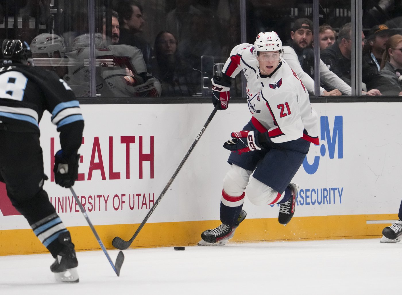 Ovechkin scores twice before leaving with apparent injury, leads Capitals past Utah 6-2 | iNFOnews.ca Ovechkin scores twice before leaving with apparent injury, leads Capitals past Utah 6-2 | iNFOnews.ca
