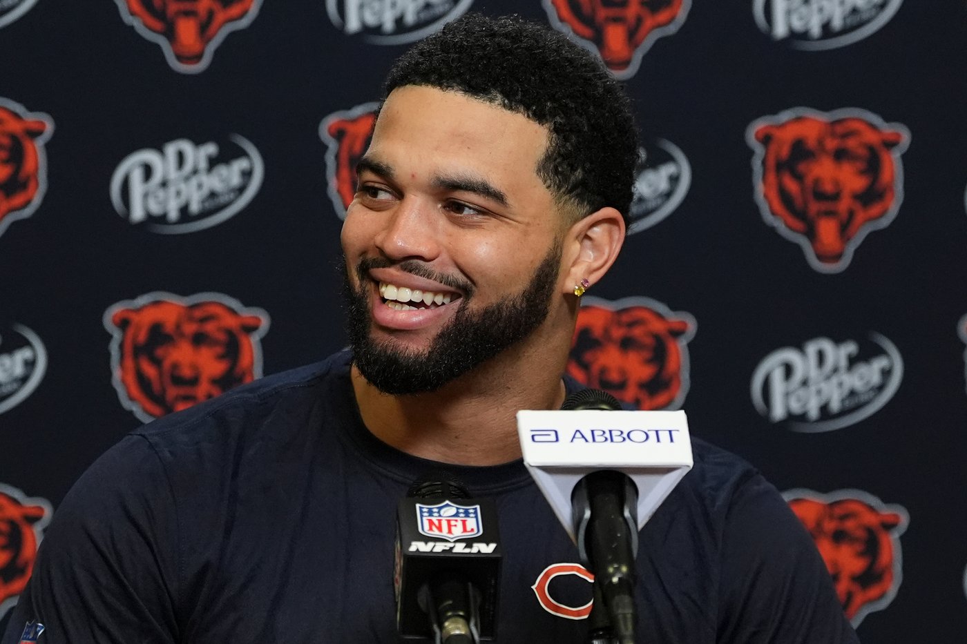 Caleb Williams has milestone game for a QB with 2 catches in Bears' thrilling win over Bengals | iNFOnews.ca