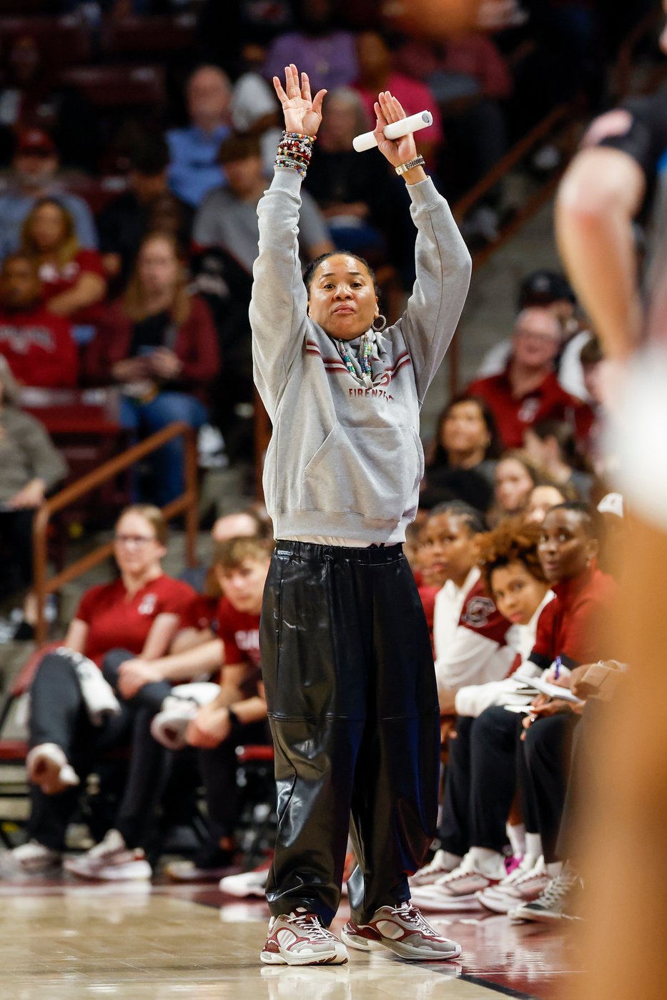 Edwards, Latson lead No. 2 South Carolina for most points under Staley in 121-49 romp over Queens | iNFOnews.ca Edwards, Latson lead No. 2 South Carolina for most points under Staley in 121-49 romp over Queens | iNFOnews.ca