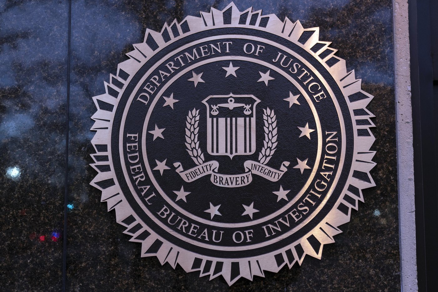 FBI must be independent and above the partisan fray, outgoing director says in farewell address | iNFOnews.ca FBI must be independent and above the partisan fray, outgoing director says in farewell address | iNFOnews.ca